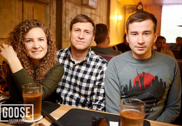 Посетители публика люди бар на Подоле GOOSE GASTRO PUB, центр Киева