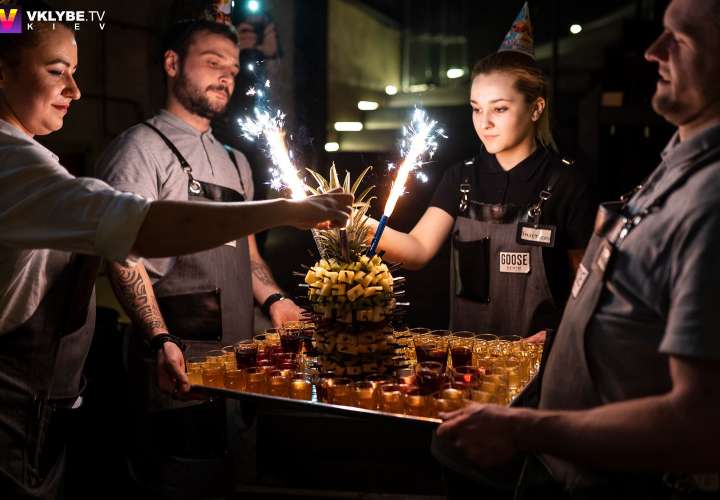 Праздник в кафе пабе 7 лет Goose Gastro Pub паб на Подоле