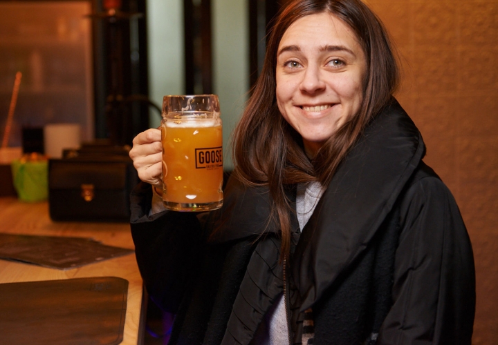 Посетители публика люди бар на Подоле GOOSE GASTRO PUB, центр Киева