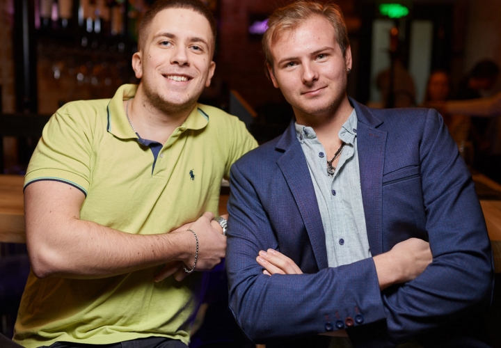 Посетители публика люди бар на Подоле GOOSE GASTRO PUB, центр Киева
